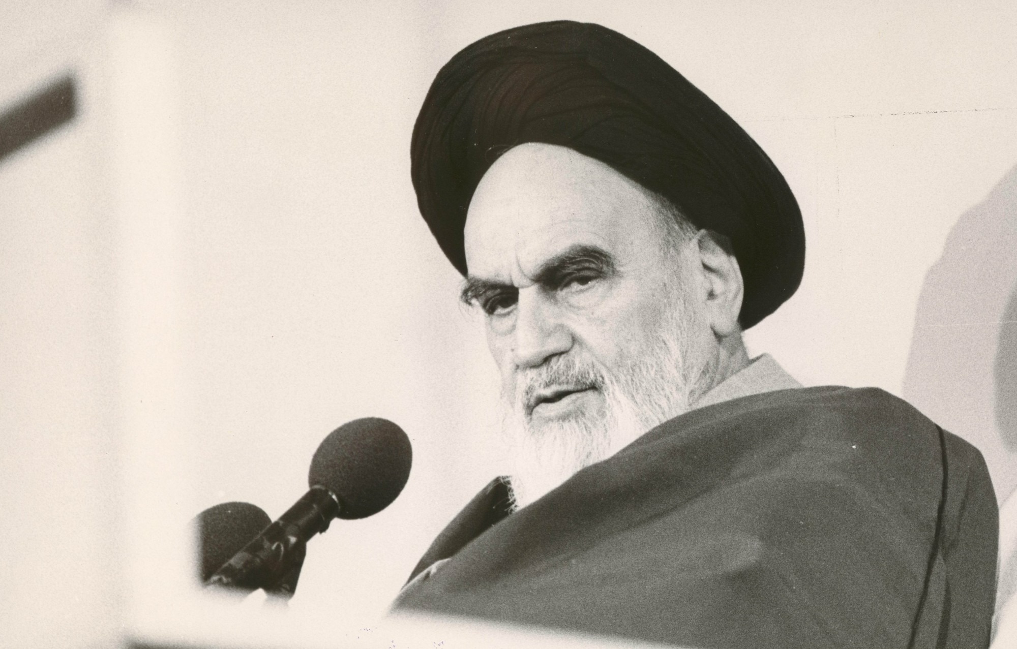 معرفی بهترین کتابها درباره امام خمینی